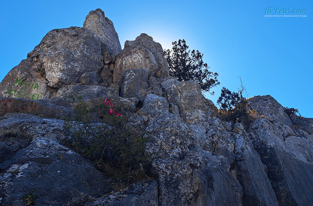 Скала-Гарина-Михайловского-на-Ласпинском-перевале-в-Крыму