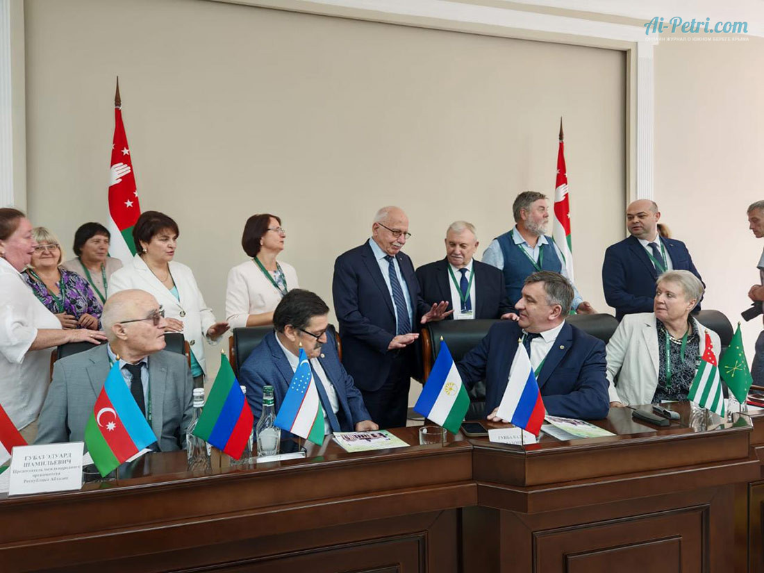 Юрий-Владимирович -Плугатарь- избран-председателем-Совета-ботанических-садов-стран-СНГ-на-VII-съезде-в-Сухуме-3