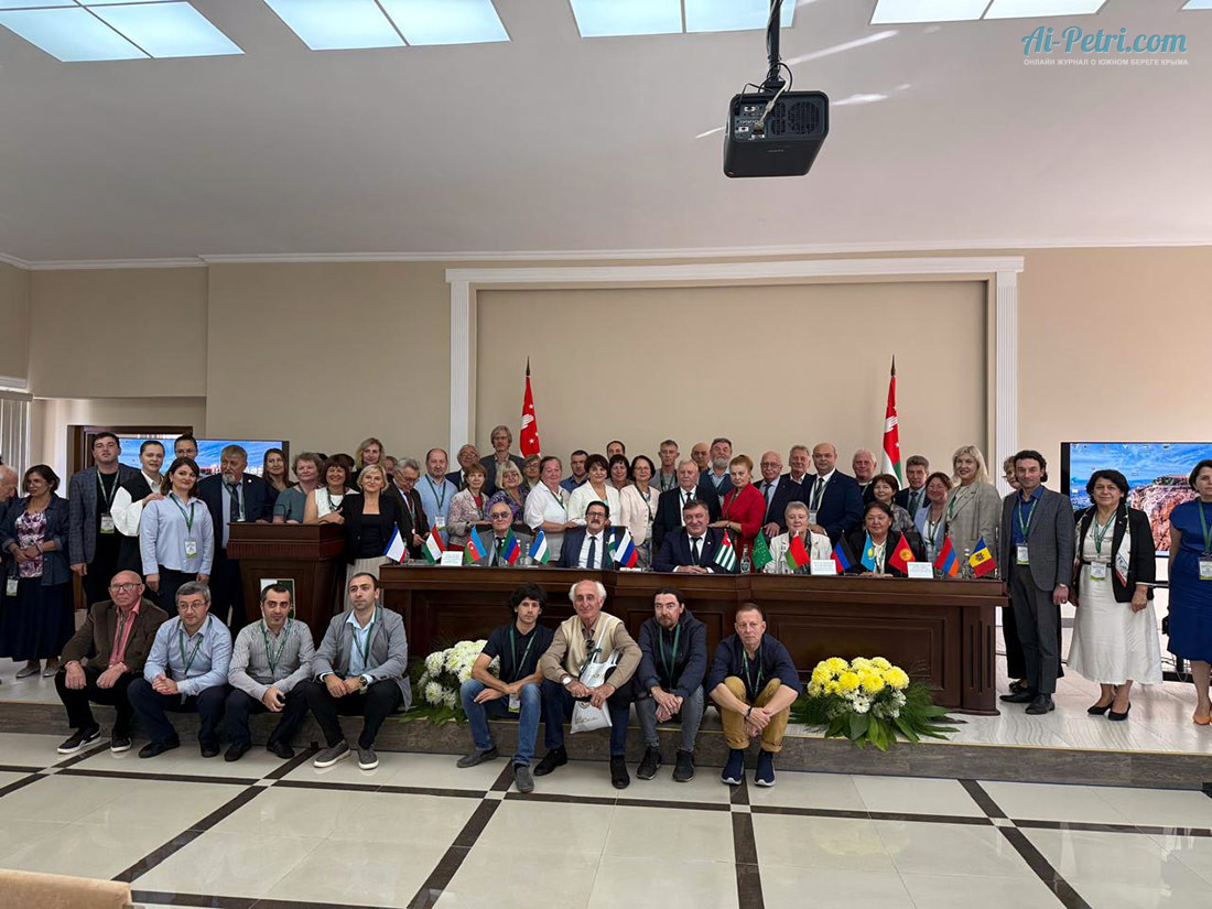 Академик РАН Ю.В. Плугатарь возглавил Совет ботанических садов стран СНГ на прошедшем в Сухуме VII Съезде